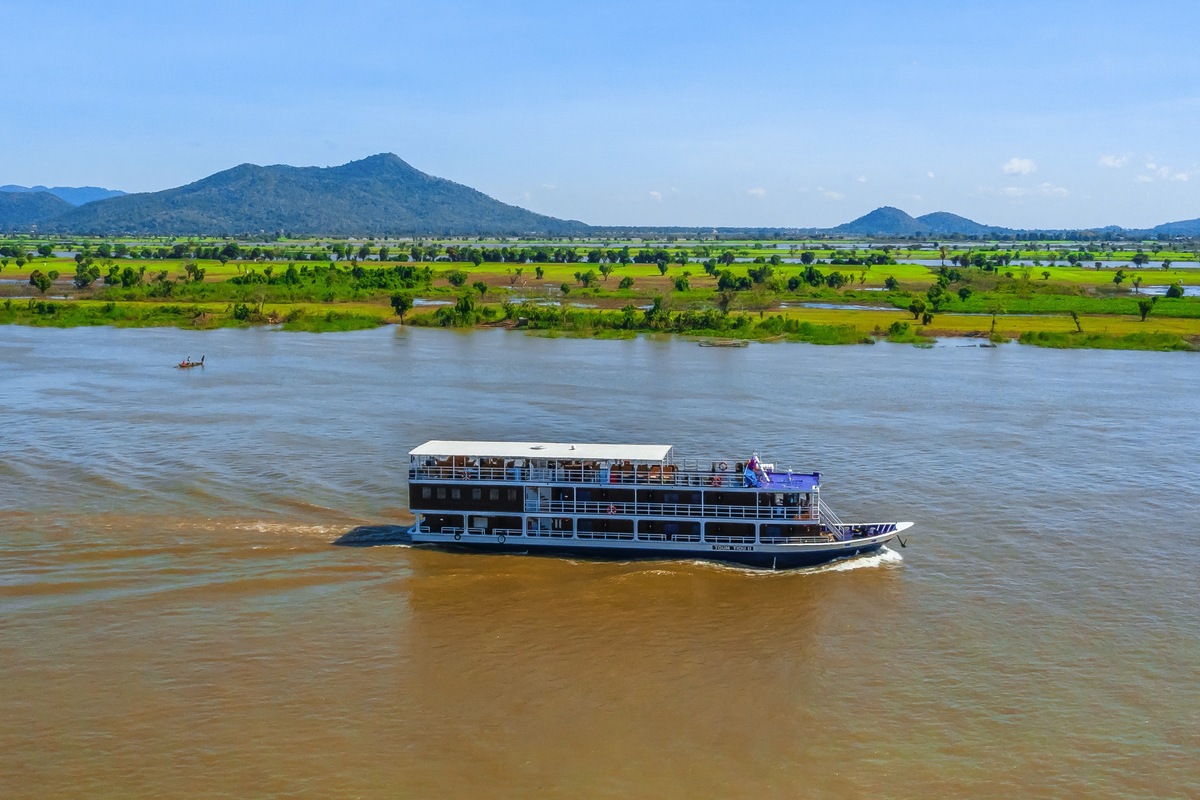 The Mekong in a different way - Between adventure and must-see sites (port-to-port cruise)